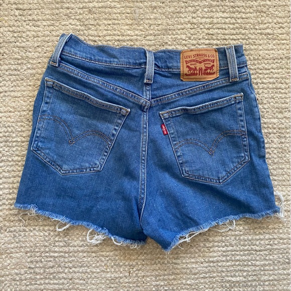 Levi’s High Rise Denim Shorts - Picture 2 of 3